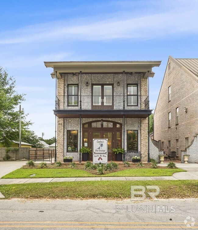 Building Photo - 818 Manci Ave Rental