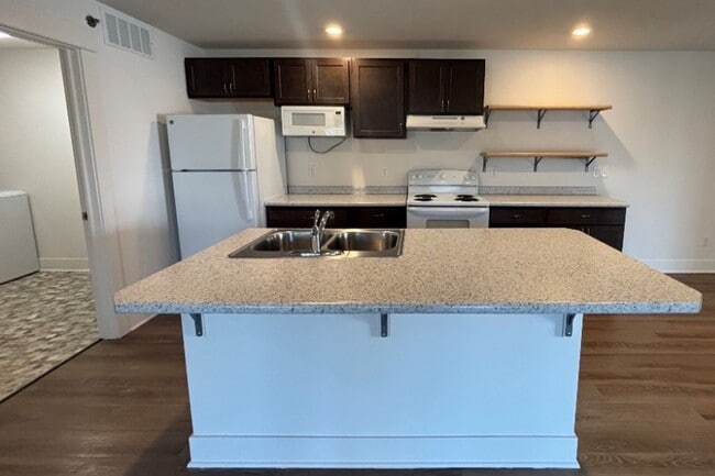 Urban Kitchen - Bayberry Pointe Apartments