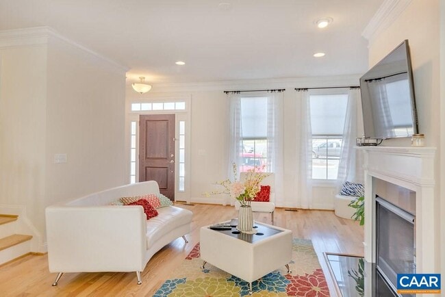Photo - 980 Belvedere Way