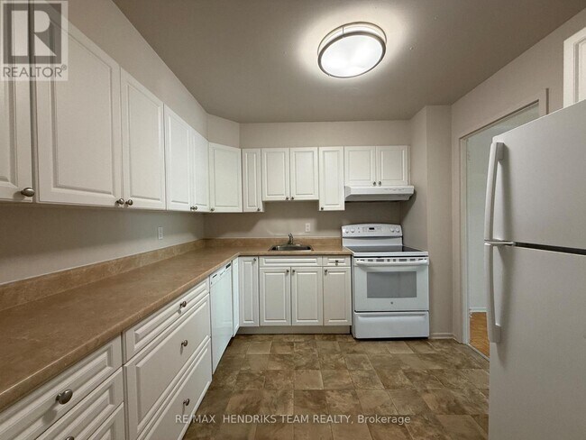 Photo - 39 Leaside Dr Unit 201