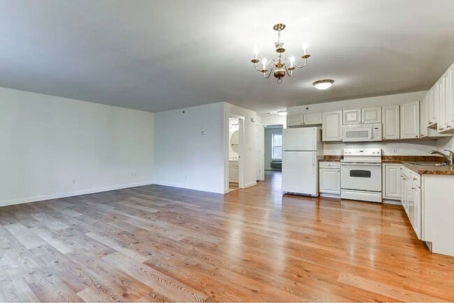 Building Photo - ***2 bedroom apartment walking distance to... Unit 108- Orchard Street Apartments