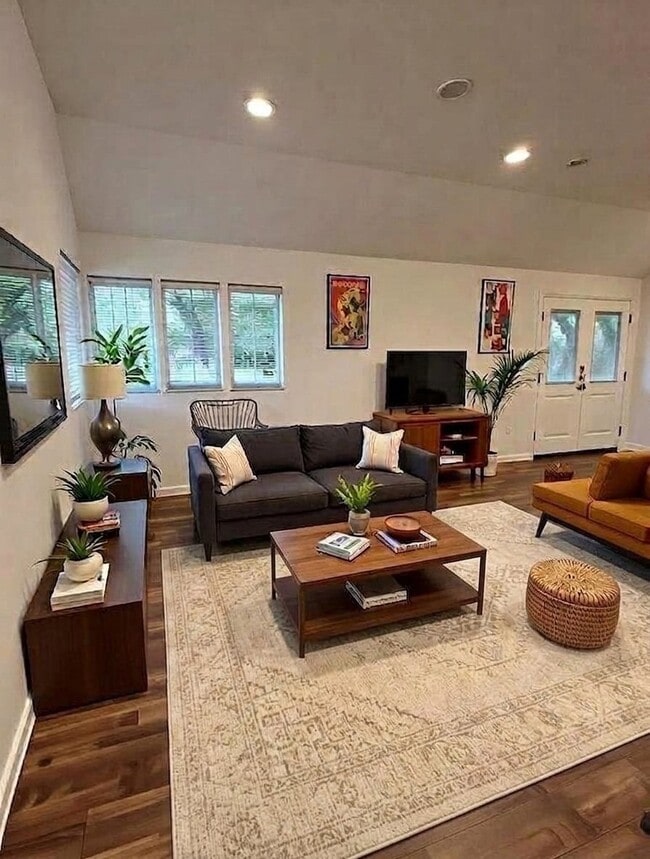 Building Photo - 1654 Skyline Dr Unit #2bd1ba