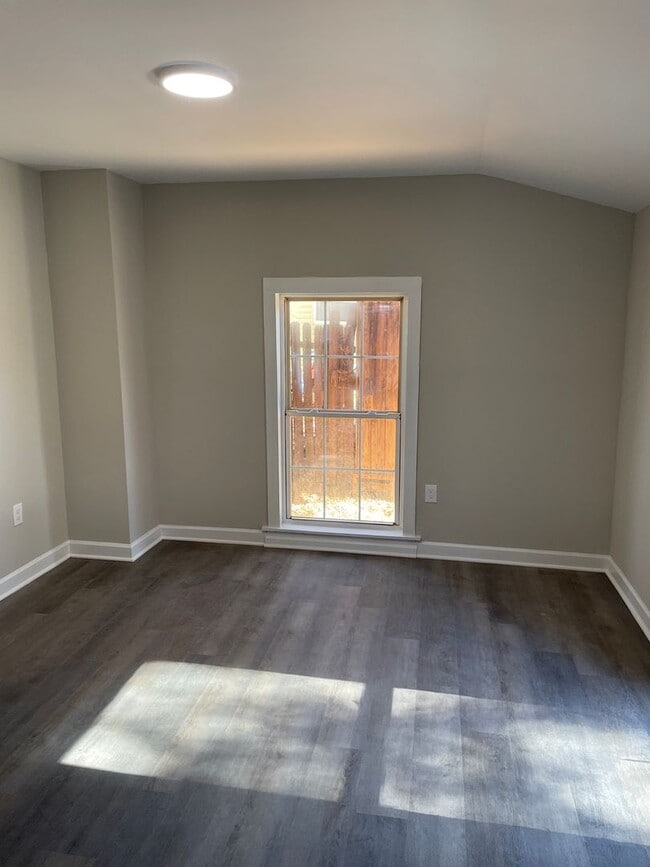 Photo - 628 Goldfloss St