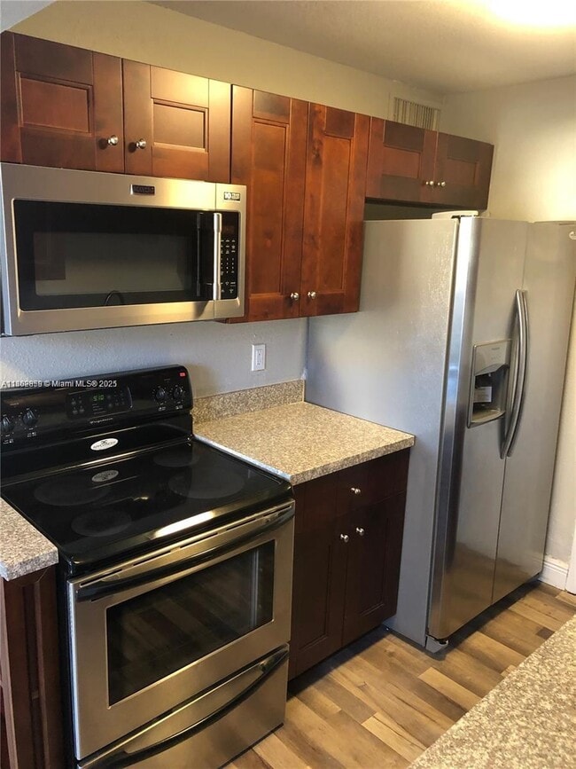 Building Photo - 1333 S Dixie Hwy Unit 201 Rental