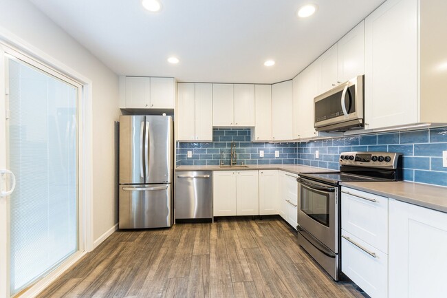 Photo - Discover this well-appointed 2-bedroom, 2-bath condo in Lake Forest
