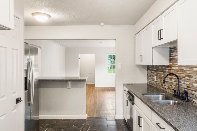 Photo - 2085 S St Paul St