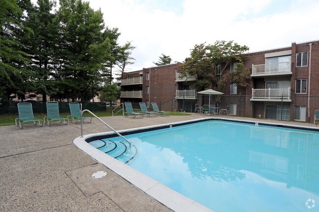 Piscina - St. Regis Apartments