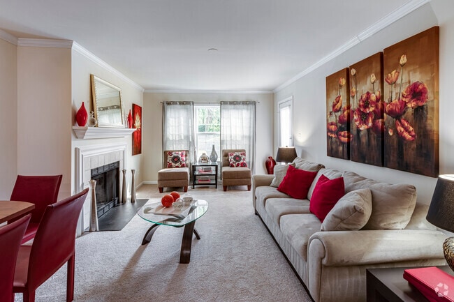 2BR, 2BA - 925SF - The Courts at Fair Oaks