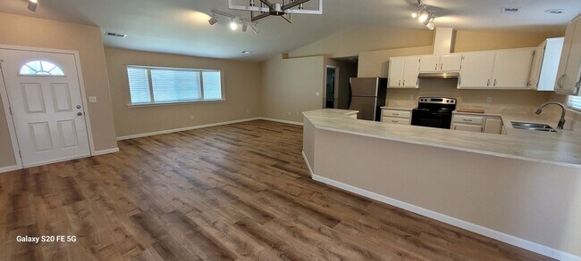 Photo - Beautiful Spacious Home for Rent