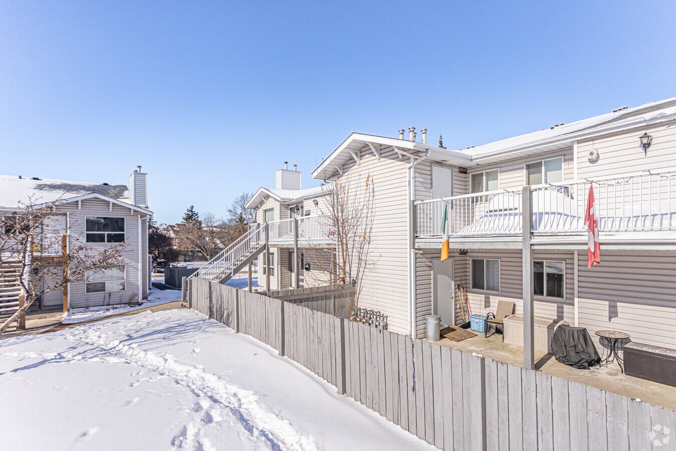 02/2024 - Huntington Court Coachhomes