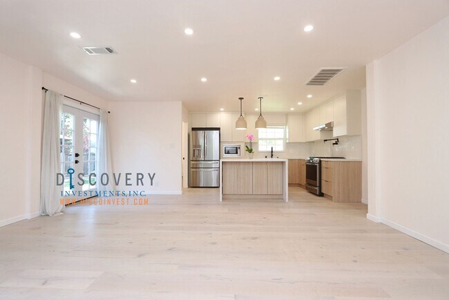 Photo - Your Ideal Modern Retreat with Enclosed Yard