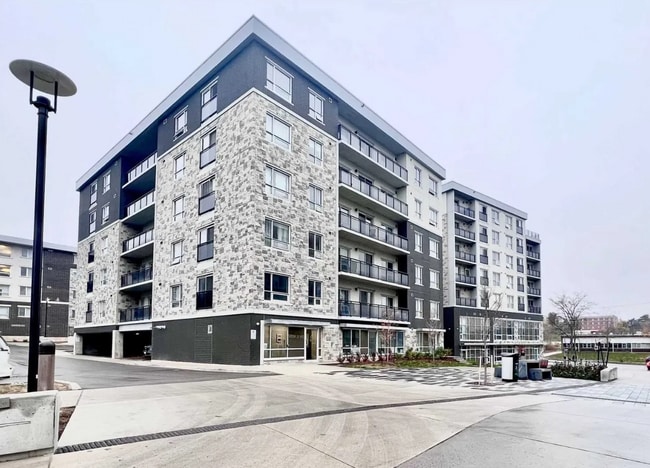 Building Photo - Student Condo Behind Laz Building! Unit B216