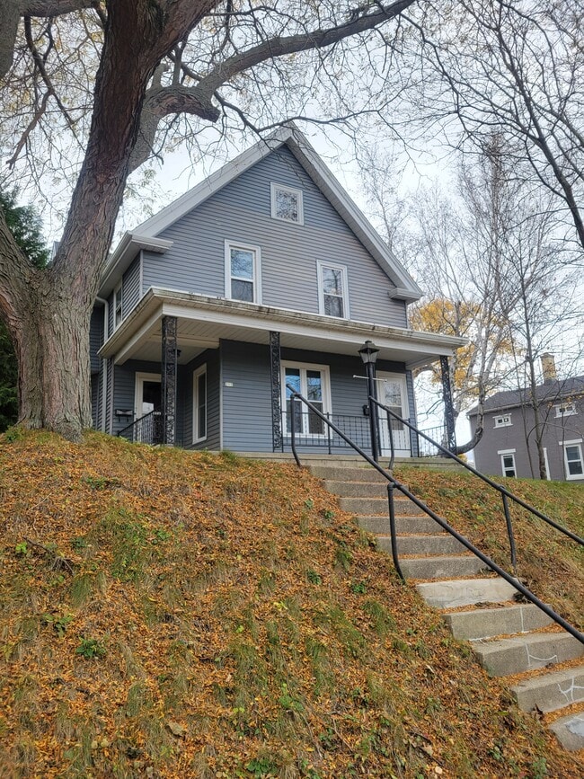 Building Photo - 213 S Webster St Unit 213 S Webster Street