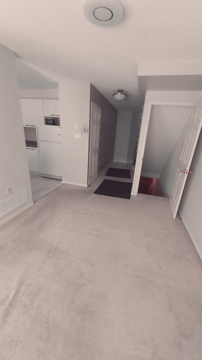 Photo - 1995 Pine Grove Av