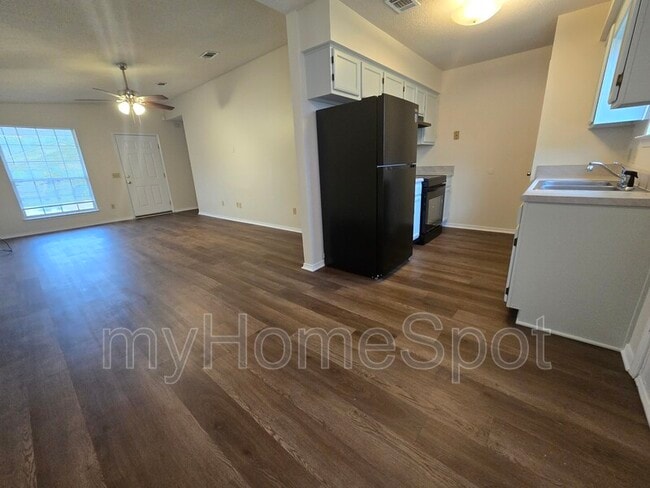 Photo - 409 Shadow Way Ln