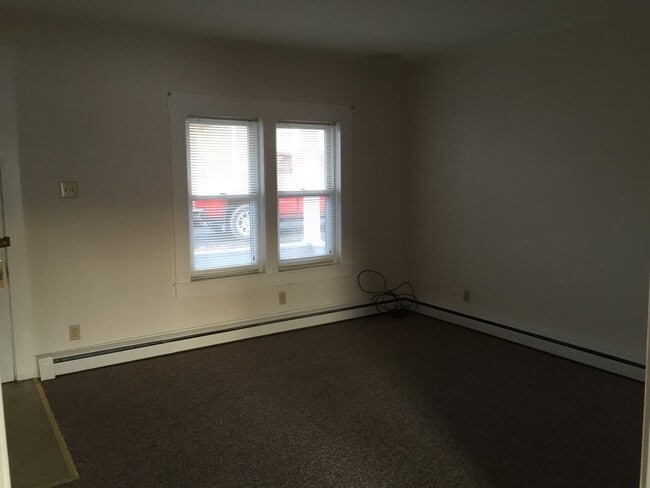 Photo - 158 S Main St