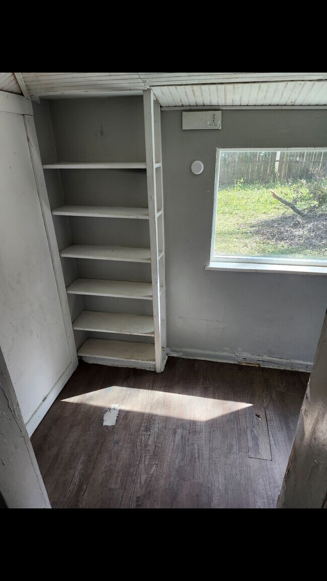 214 W Volusia Ave House House Rental in Deland, FL