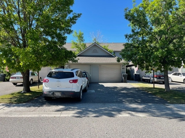 Building Photo - 425 W Shore Dr