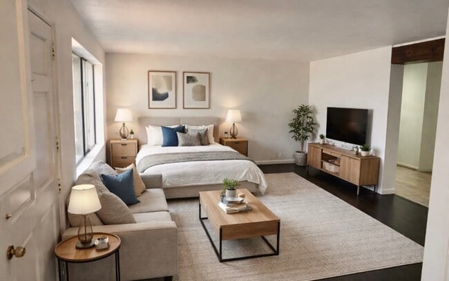 Building Photo - 2528 E Lee St