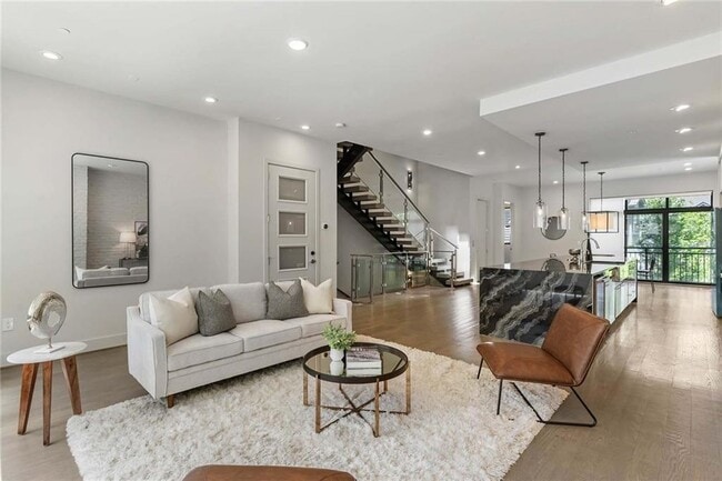 Photo - 914 Lenox Blvd