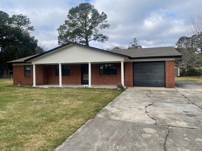 Building Photo - 3 Bedroom House in New Iberia