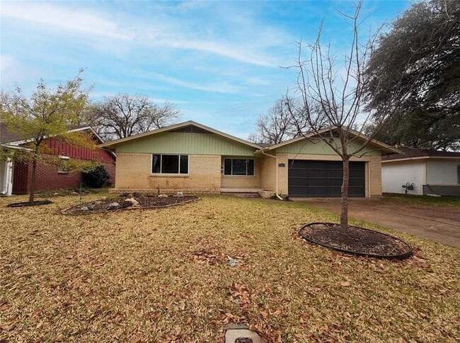 Building Photo - 509 Robinhood Dr