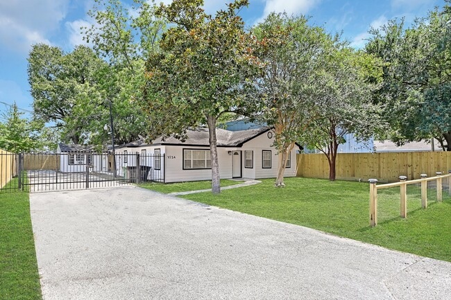 Photo - 1724 Elmview Dr