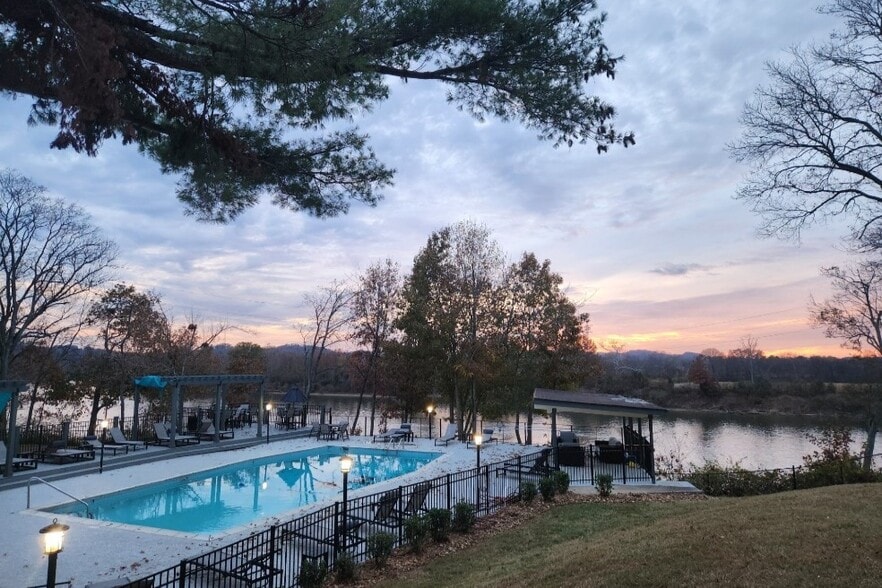Pool/River View