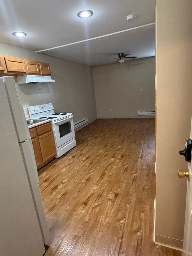 Photo - 690 W Judson St Unit 9