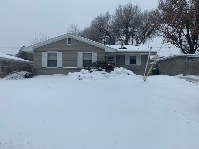 Cute Three bedroom in Airpark Available Now! - Cute Three bedroom in Airpark Available Now! Casa