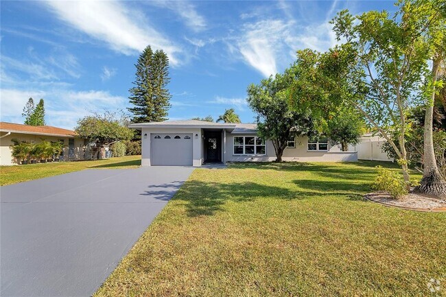 Building Photo - 60 Golfview Rd Rental