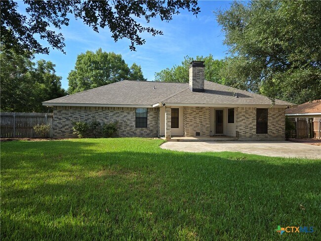 Photo - 772 Country Club Dr