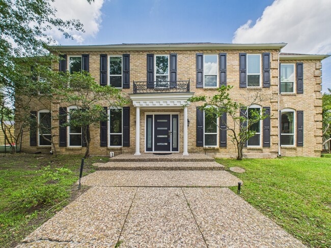 Building Photo - 702 Daria Ct