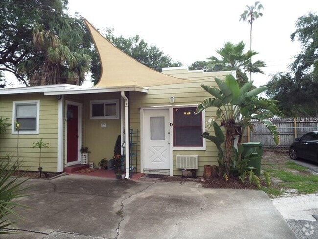 Building Photo - 321 Ohio Pl Unit D Rental