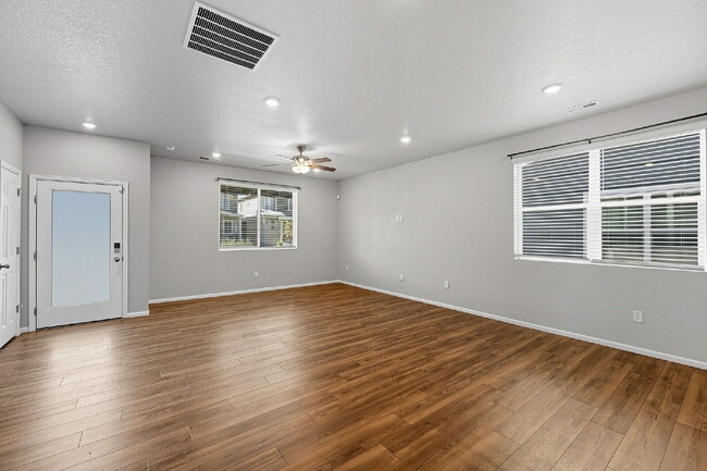 Photo - Exquisite Townhome w/ 3 Bedrooms, 2.5 Bath...