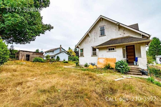 Building Photo - Unique Home On A Huge Lot!