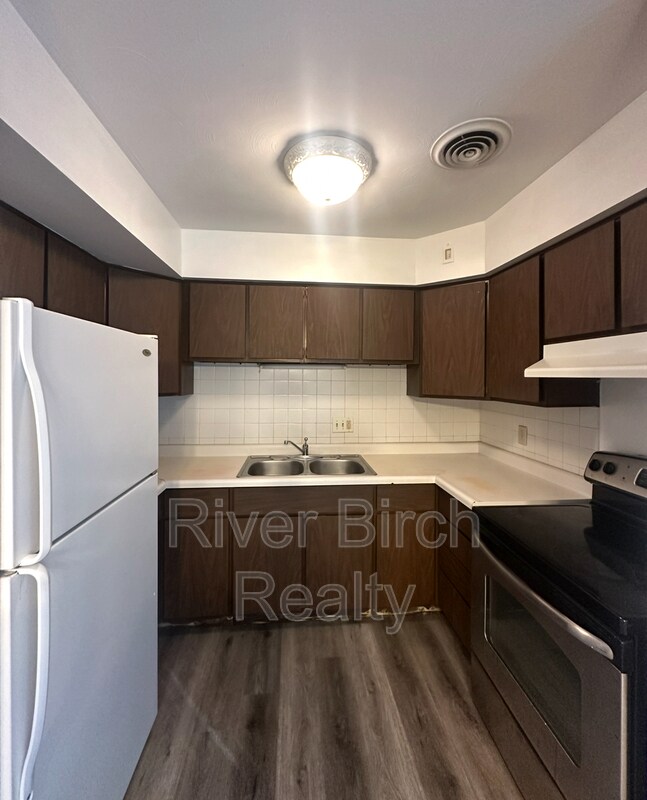 Photo - 525 W Cook St