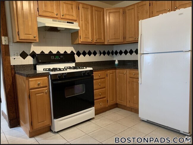 Building Photo - 178 Calumet St Unit 1 Rental