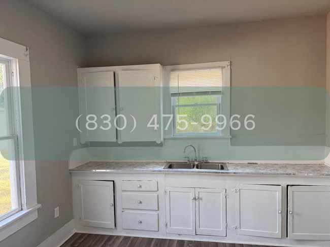Photo - 424 W Kenedy Ave