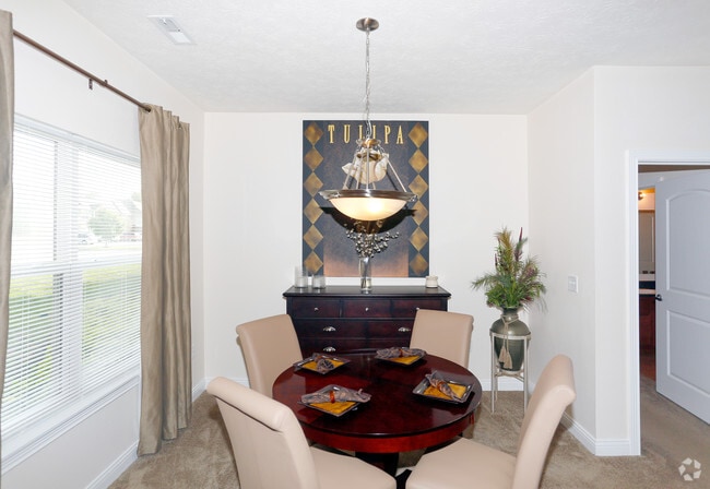 2BR, 2BA - 1382 SF