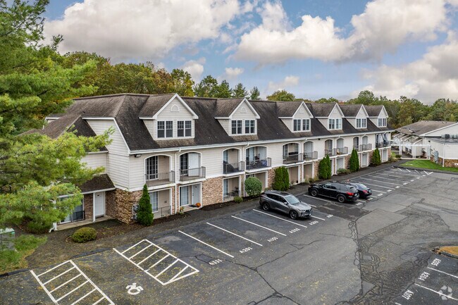 296 Austin Rd Waterbury, CT 06705 - Austin Heights Apartments