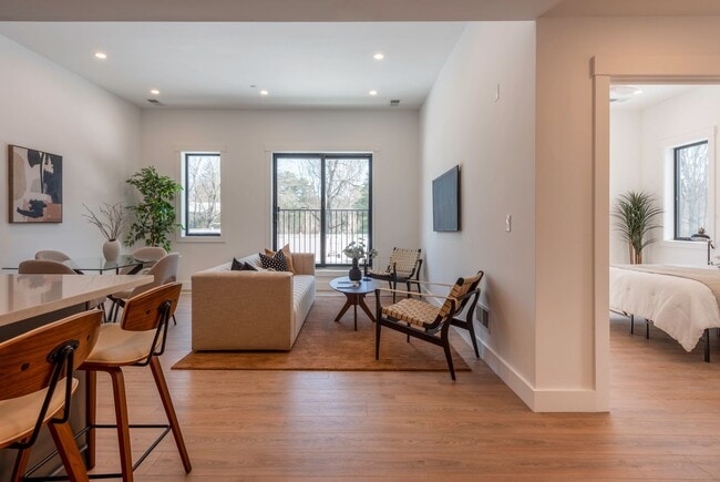 Photo - 1060 Main Street