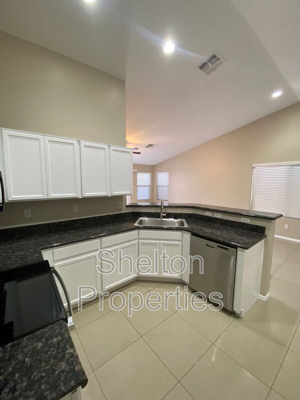 Photo - 10834 W Wilshire Dr