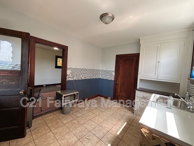 Photo - 2728 Woodstock Ave