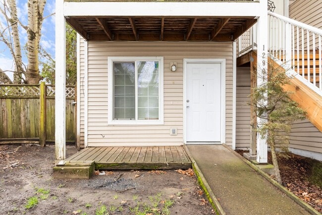 Photo - 1 Bed / 1 Bath Apartment – Updated Flooring – Convenient NE Portland Location Unit 12901 B