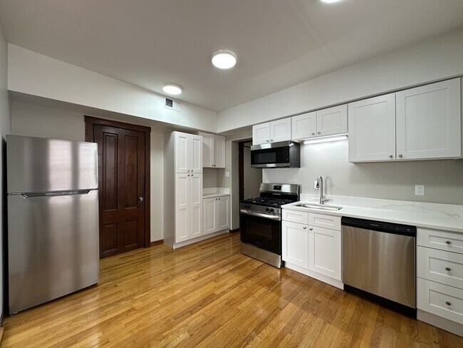 Photo - 2220 W Homer St Unit J09P