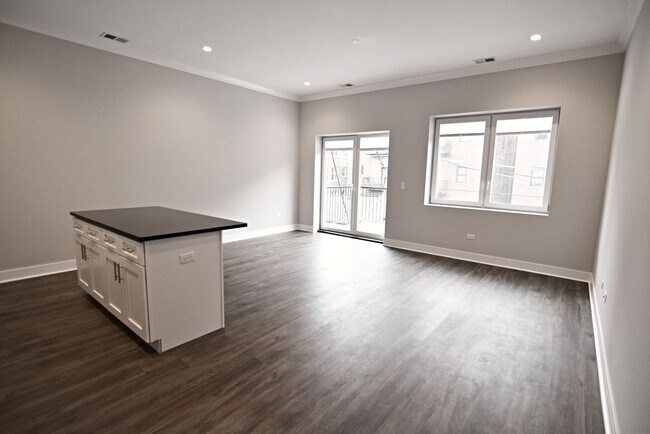Photo - 927 W Irving Park Rd Unit 202