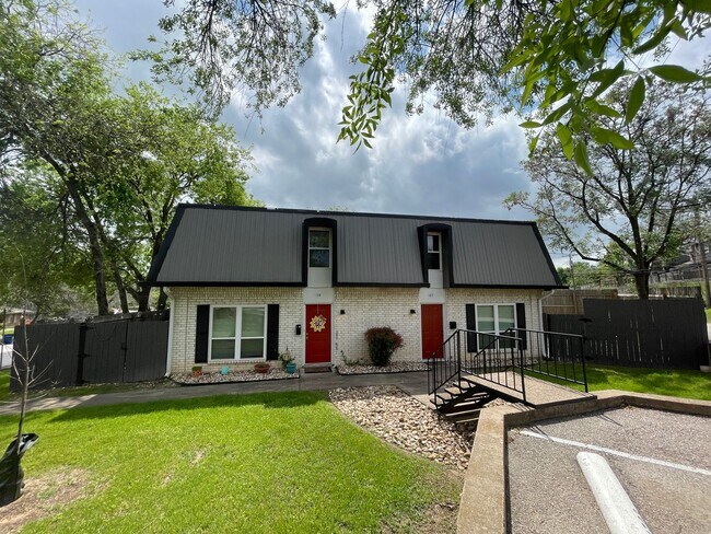 Building Photo - 1703 Coronado Hills Dr Unit #104