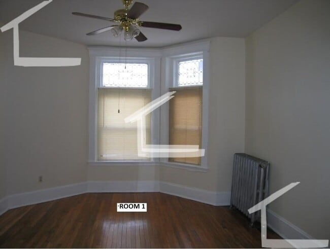 Building Photo - 3Br/1Bth, Great location. Laundry in building