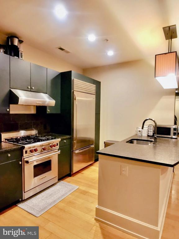 Building Photo - 2516 Q St NW Unit Q305